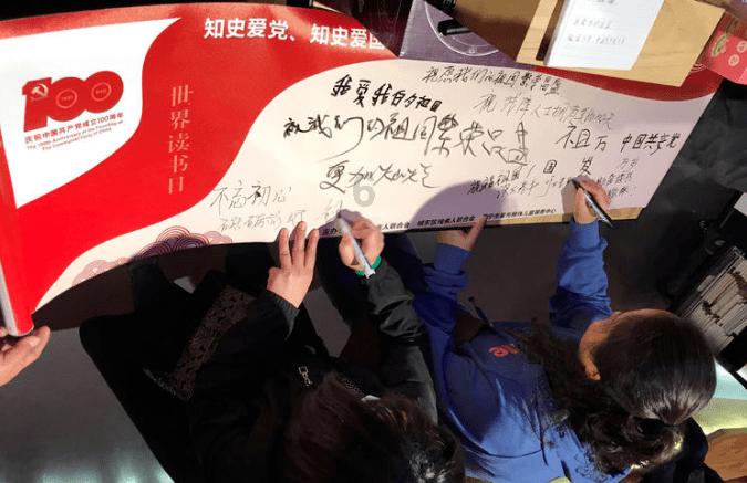 白富美爱上落魄守城小将，主动倒贴，小将后来逆袭成为皇帝！